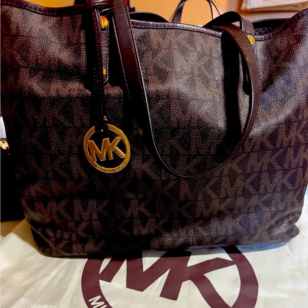 Michael Kors Medium Tote
Brown/Tan with Gold MK Sig
